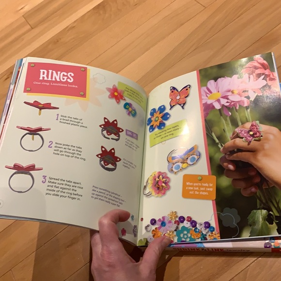 Klutz Shrink & Link Jewelry - craft (make your own jewelry) - Picture 14 of 16